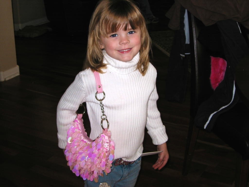 2005-12-29-148 Kyl enjoying new purse.jpg